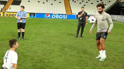 Қазақстандық оқушы әйгілі футболшы Мохамед Салахпен доп ойнады