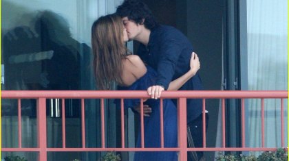 Балконда жыныстық қатынасқа түскендер құлап мерт болды