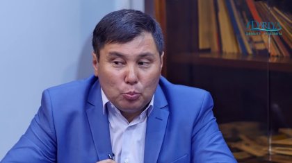Оқушы қыздарды «оқуға емес, бала тууға» шақырған Омар Жәлел жеккөрінішті болып қалды (ФОТО)
