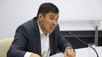 «Бәрі түсінеді деп ойлаппын»: Омар Жәлел «тауарлар» мен «маркерлерді» мерекелерімен құттықтады