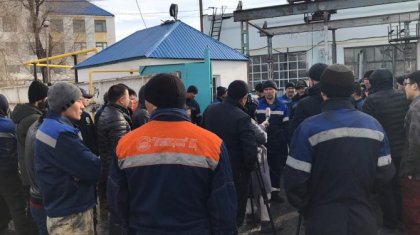 Бес жылдан бері жалақылары өспеген вагон жөндеушілер жұмысқа шықпай қойды