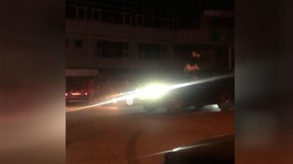 Нұр-Сұлтанда көлігінің үстіне қыздарды отырғызып алып жүрген мас жігіт қамауға алынды (ВИДЕО)