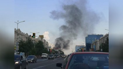 Елордада көпқабатты үйдің шатыры өртеніп жатыр