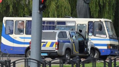 Жолаушыларды тұтқынға алған террорист Зеленскийге талабын айтты