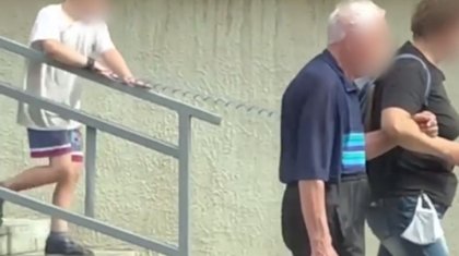 Ұлына қарғыбау тағып серуендеген ана жұртты шошытты