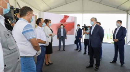 «Жұмыла көтерген жүк жеңіл»: Тоқаев Мырзакенттегі жаңа ықшамауданның құрылысымен танысты (ФОТО)
