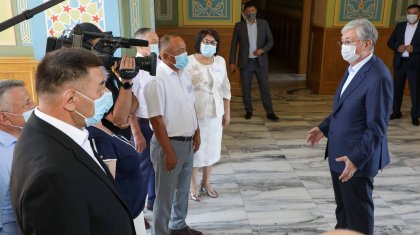 «Шұғыл шаралардың нәтижесі»: Тоқаев Арыс қаласының тұрғындарымен кездесті (ФОТО)