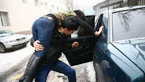 Түркістанда қыз алып қашқан үш жігіт сотталып кетті (ВИДЕО)