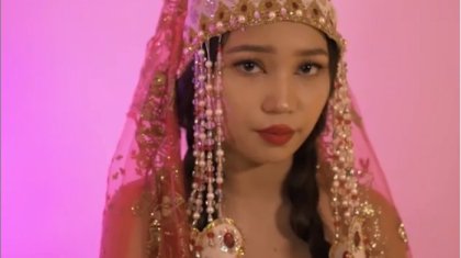 «Шакал»: Алматыда блогер Шырын Нарчаеваға ер адам пышақпен шабуыл жасады (ВИДЕО)