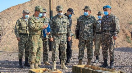 Қорғаныс министрі мердігерлерден нысандарды тапсыру мерзімдерін сақтауды талап етті