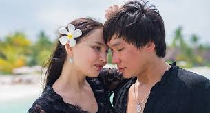 Қайрат Нұртастың анасы «келінін қайын атасы төсектес қылды» дейтіндерге шүйлікті (ВИДЕО)