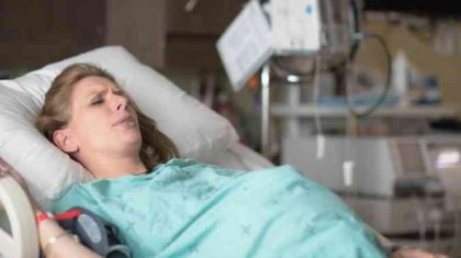 Түркістандық дәрігер босануы кезінде қан кетуді уақытша тоқтататын жаңа тәсіл ойлап тапты (ВИДЕО)