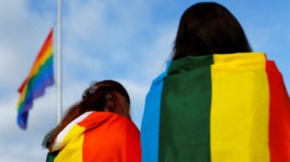 Рим папасы бір жыныстыларды қолдайтыны айтты