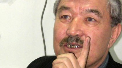 «Қазақты қорлауды тоқтатыңдар!»: белгілі ақын Ассамблея өкілдеріне қатаң ескерту жасады