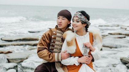 «Үкілі бала» атанған емші үйленді (ФОТО)