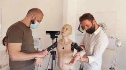 Адам эмоциясын сезетін робот пайда болды
