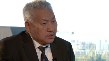 «Кезінде Кеңес Одағына ант бергендерді қайтадан Қазақстан жалауына Ант беру рәсімінен өткізу қажет» - жазушы