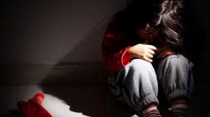 12 жасар қызды зорлау ісі: Алқабилер соты күдіктіні ақтап, жазадан босатты