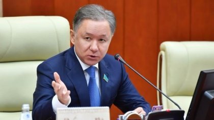 «Футбол ойнайсыңдар»: Мәжіліс төрағасы министр Атамқұловқа шүйлікті