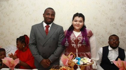 «Маған бәрібір»: Нигериялық азаматқа тұрмысқа шыққан қазақ қызы өзін «толық» деп сөккендерге жауап берді