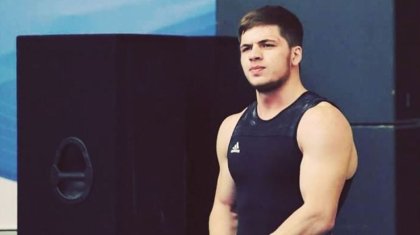 «Медальдарды эмоцияға беріліп, көміп тастадым»: Альберт Линдердің ағасы қателік жасағанын айтты