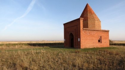 «Әйелімді ернінен сүйіп ұшықтады»: Діни басқарма молданың ерсі іс-әрекетіне қатысты пікір білдірді (ВИДЕО)