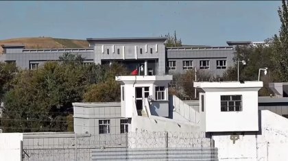 Блогер Шыңжаңдағы қайта тәрбиелеу лагерьлерін жасырын түсірген