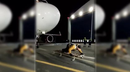 Нұр-Сұлтанда жас  палуан 80 тонналық ұшақты сүйреді (видео)
