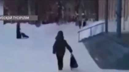 «Аяз Ата, тоқта!». Әлеуметтік желіде аяз атаның соңынан қуған баланың видеосы тарады