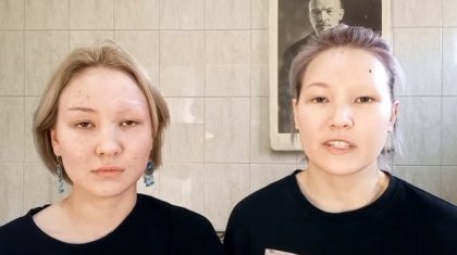 Оқушылар мектепті оффлайнға қайтаруды талап етіп, қастарын қырып тастады