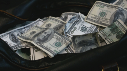 Шетелдік валютаны елден шығару туралы тыйымды бұзғандар жазаға тартылады