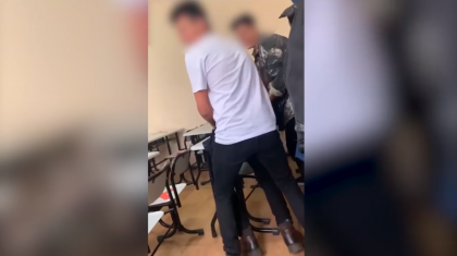 Буллинг және порнография. Алматыдағы мектептердің бірінде оқушылар мұғалімнің көзінше порно көрген