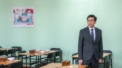 «Жарты литр су 300 теңгеден»: Аймағамбетов мектеп асханасындағы қымбатшылық мәселесі туралы айтты