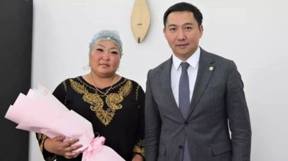 Саябақта ән айтып бір-ақ күнде танымал болған қырғыз келіншек Қазақстанға келмек