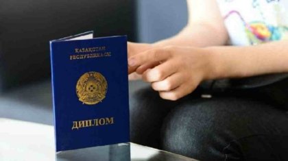 Семейдегі университет түлектері дипломда кеткен қатенің салдарынан жұмысқа тұра алмай жүр