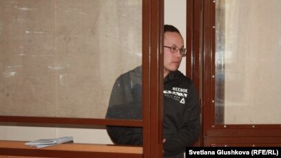 Антикор журналист Махамбет Әбжанның балаларының банк шотына «шектеу» қойылғанын жоққа шығарды