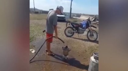 «Ақсаусақ»: Самаурын қоюды білмейтін қалалық жігіт күлкіге қалды