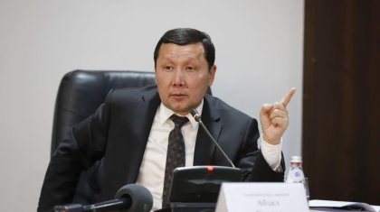 «Шектен шығып кетті»: белгілі заңгер сарапшысымақ видеоблогерлер мен саясаткерсымақтарға қарсы соғыс бастады