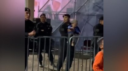 Адасып қалған сәбиді әпкесі келгенше уатқан арнайы жасақ жауынгері желідегі жұртты сүйсіндірді