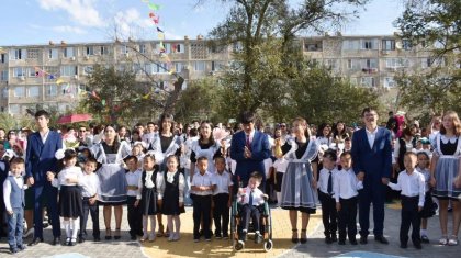 Ақтаудағы бір мектептің бірінші сыныбына сегіз егіз барған
