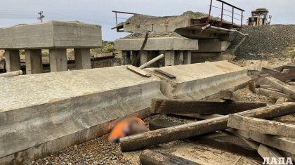 Маңғыстауда жұмысшыны бетон тіреуіш басып қалды