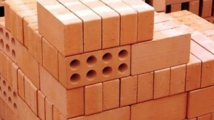 Еңбекшіқазақ ауданындағы кірпіш зауытының басшысы тұрғындарға пышақ ала жүгірді