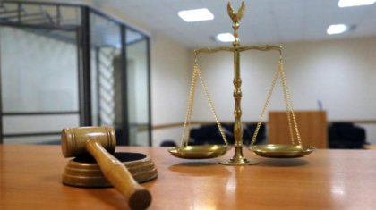 «Өкілеттігін асыра пайдаланды»: Экс-президент сотқа жедел жәрдеммен жеткізілді