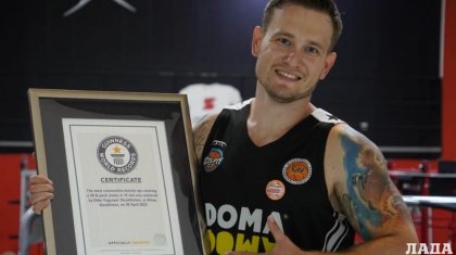 Қазақстандық әлем чемпионы Англияда қырыққабат теріп жүр