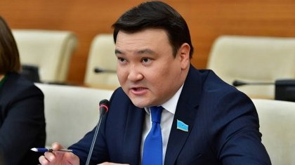 «Көптің көзінше айтайын...»: Мәжіліс депутаты министрлерге қатаң талап қойды (ВИДЕО)