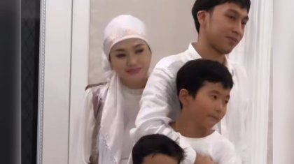 Аяғы ауыр Ерке Есмахан қайын жұртына қызмет етті