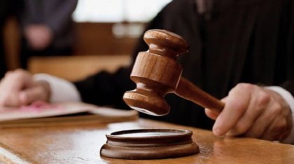 Алматыда әйелдің басын кесіп алды деген күдікке ілінген ер адам сотта жылап жіберді