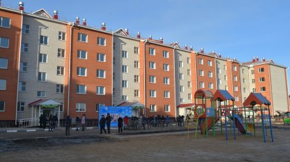 «Ешқандай өзгеріс жоқ»: Петропавлда 200 отбасы уәде етілген пәтерге көше алмай отыр