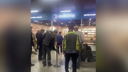Қарағандыда үш жасар баланың қолы эскалаторға қысылып қалды