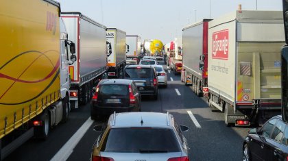 Қырғыз-қазақ шекарасында жүк көліктері бөгеліп тұр